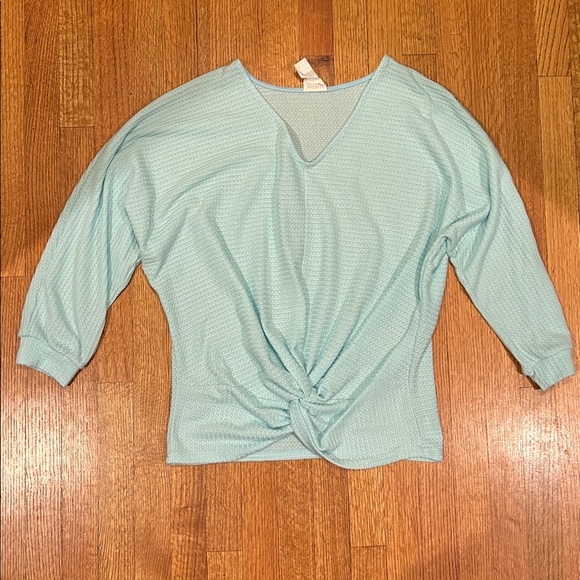 BiBi Tops - Light Blue Knotted Top Size Large